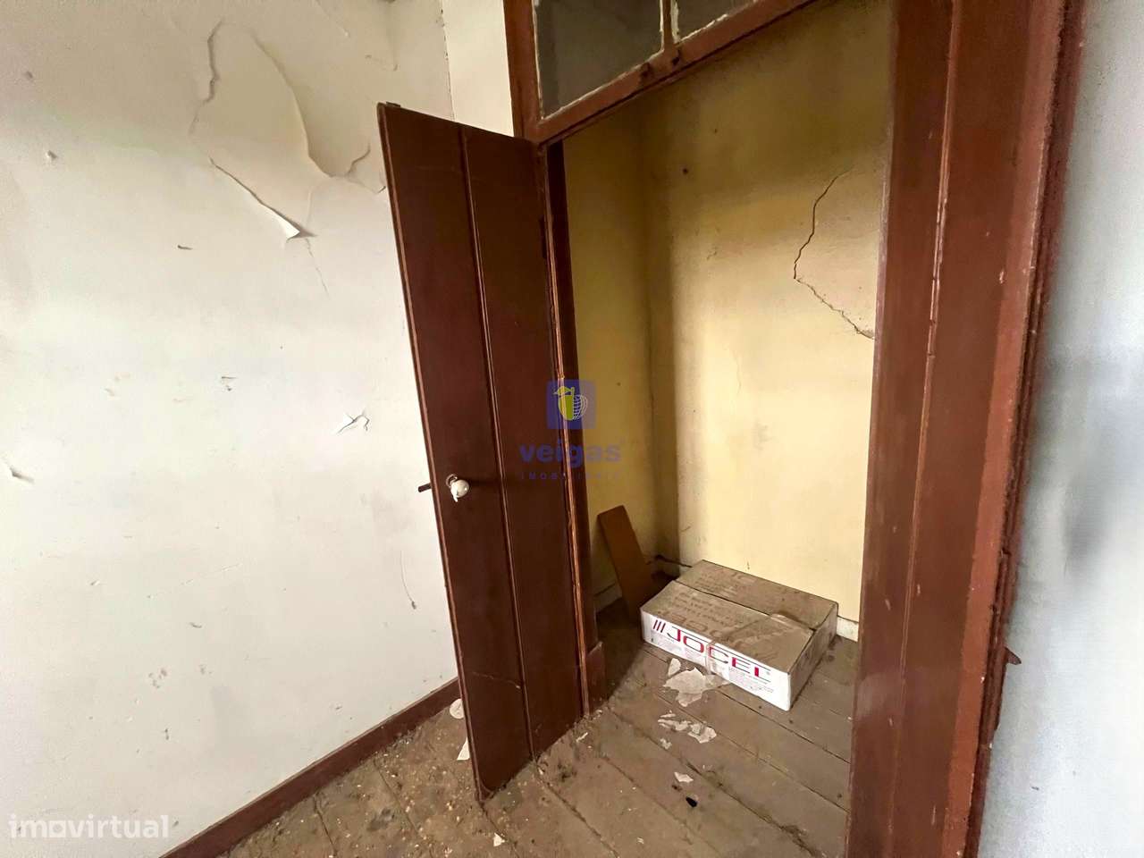 Baixa de Preço !!!! Villa para Recuperação na Labrujeira - Ventosa - A-35