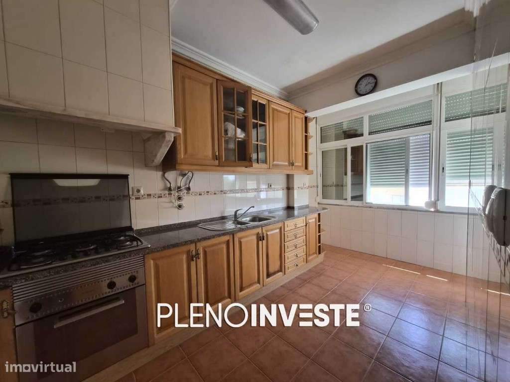 Apartamento T2 com Varandas na Torre da Marinha-13