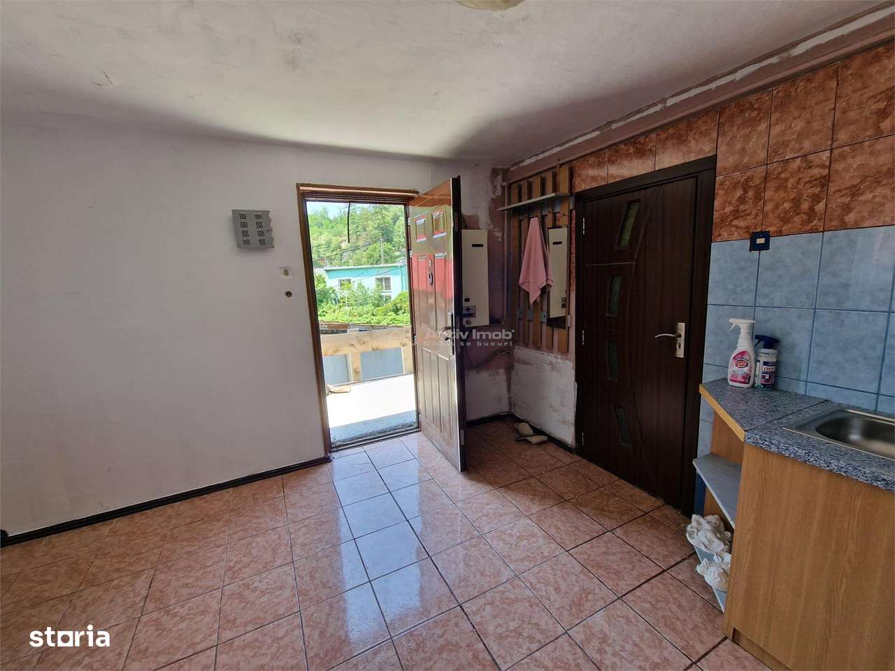 Resita Apt.Etj.1 Curte Comuna - Imagine principală: 2/11