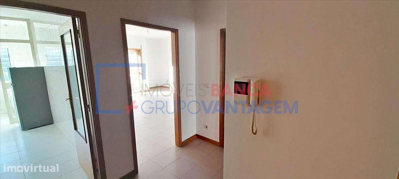 APARTAMENTO T2 - FANZERES - Grande imagem: 2/8