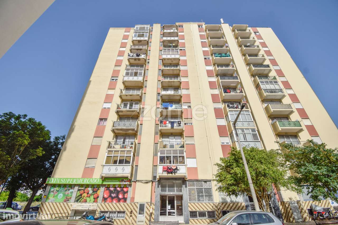 Apartamento T2 à venda no Carregado-21