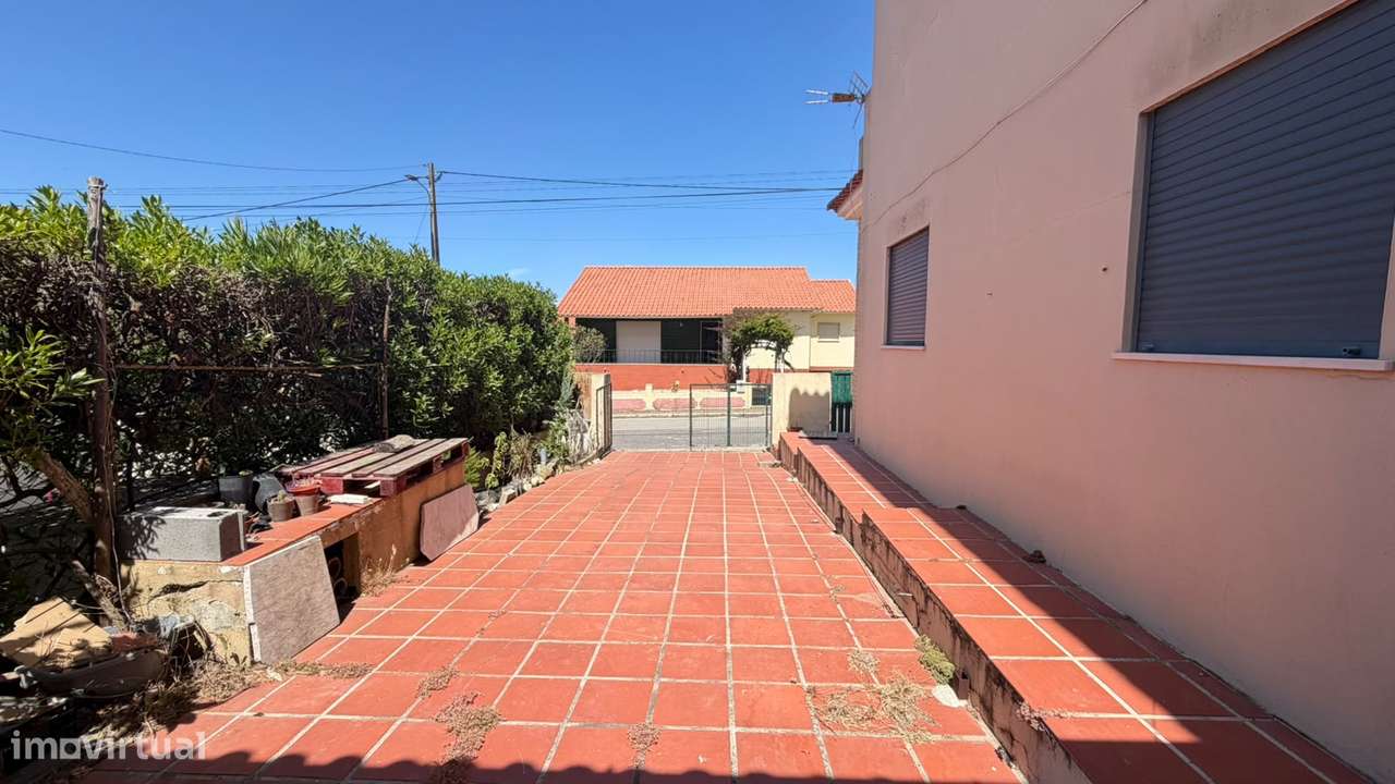 Andar de Moradia T2 c/ Suite, Logradouro e Garagem-12