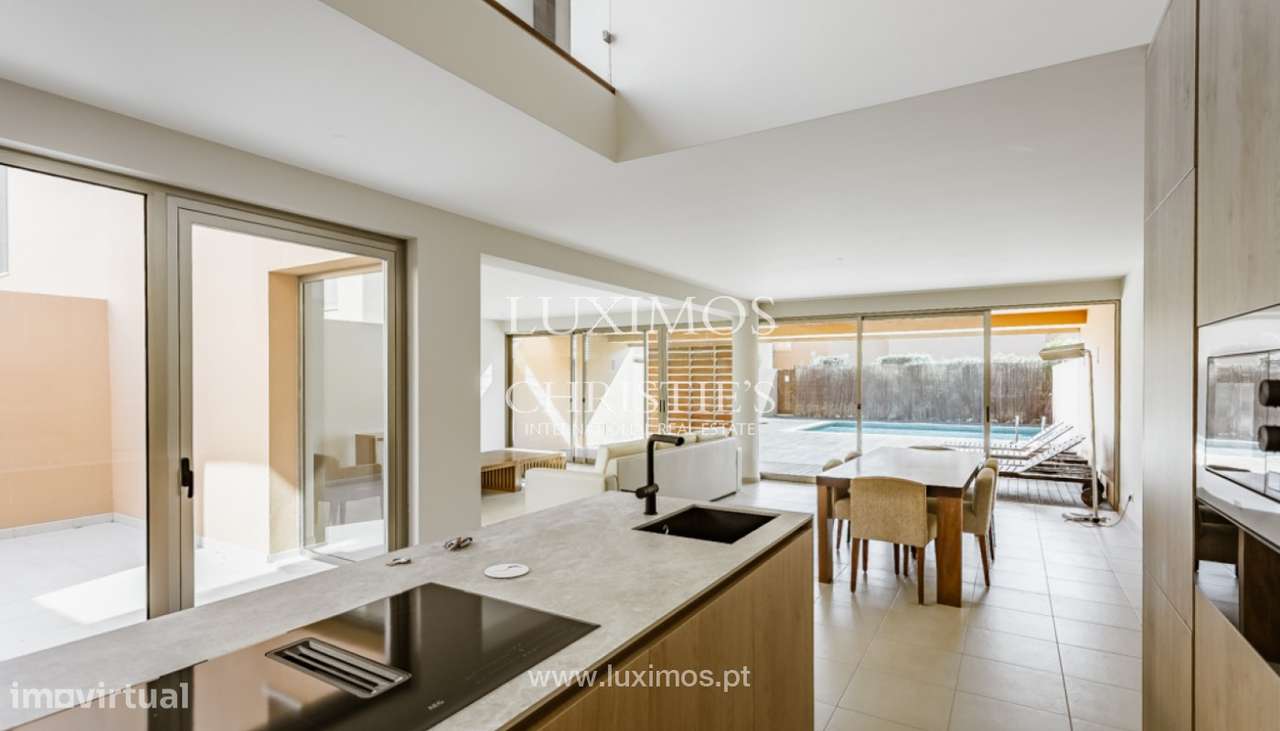 Moradia V4 com piscina, à venda na Herdade dos Salgados, Algarve - Grande imagem: 4/26