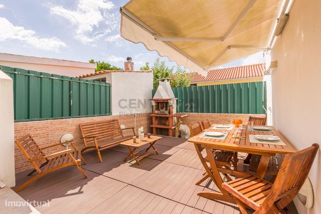 Quinta do Conde - Moradia Geminada de 4 assoalhadas com garagem-16