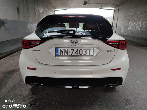 Infiniti Q30 1.6t Premium Tech Gallery White - 12