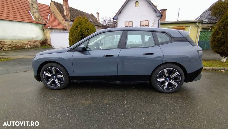 BMW iX xDrive40 - 16