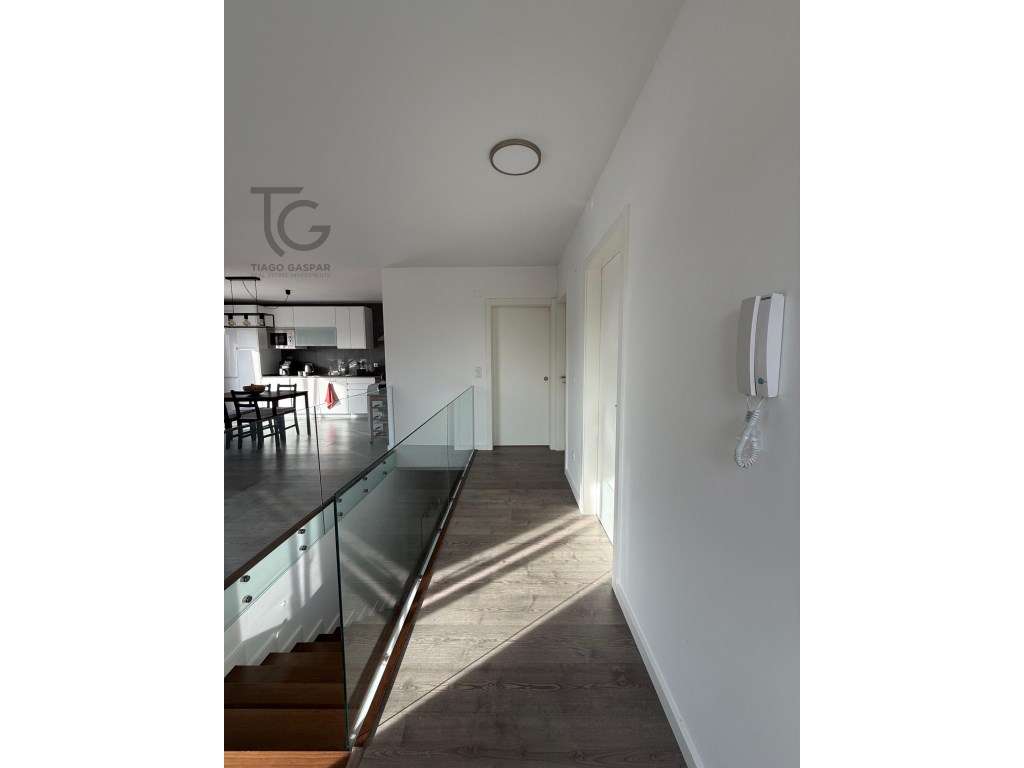 T2 com Terraço e Garagem em Ericeira-14