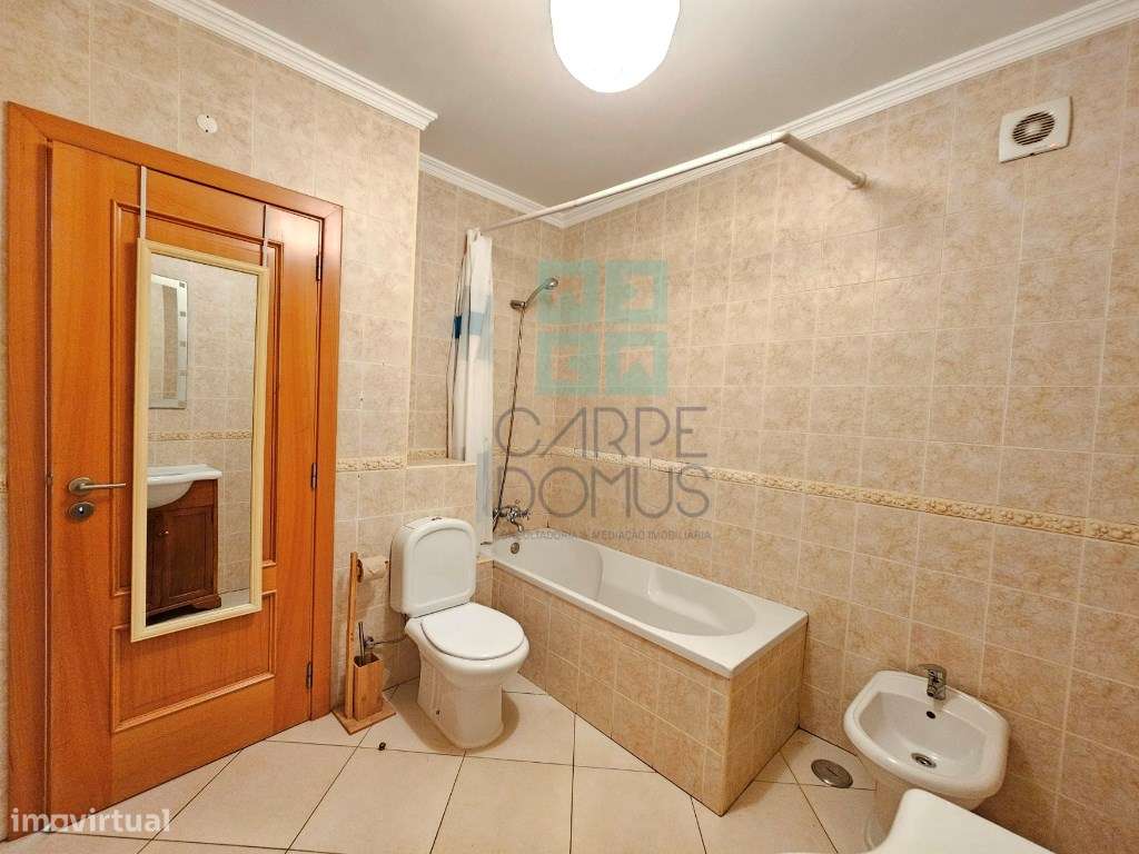 Apartamento T2 com 124,64m2, parqueamento para 2 viaturas, no centr...-23