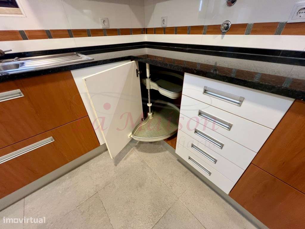 Moradia V4 Duplex no Centro de Loures-31