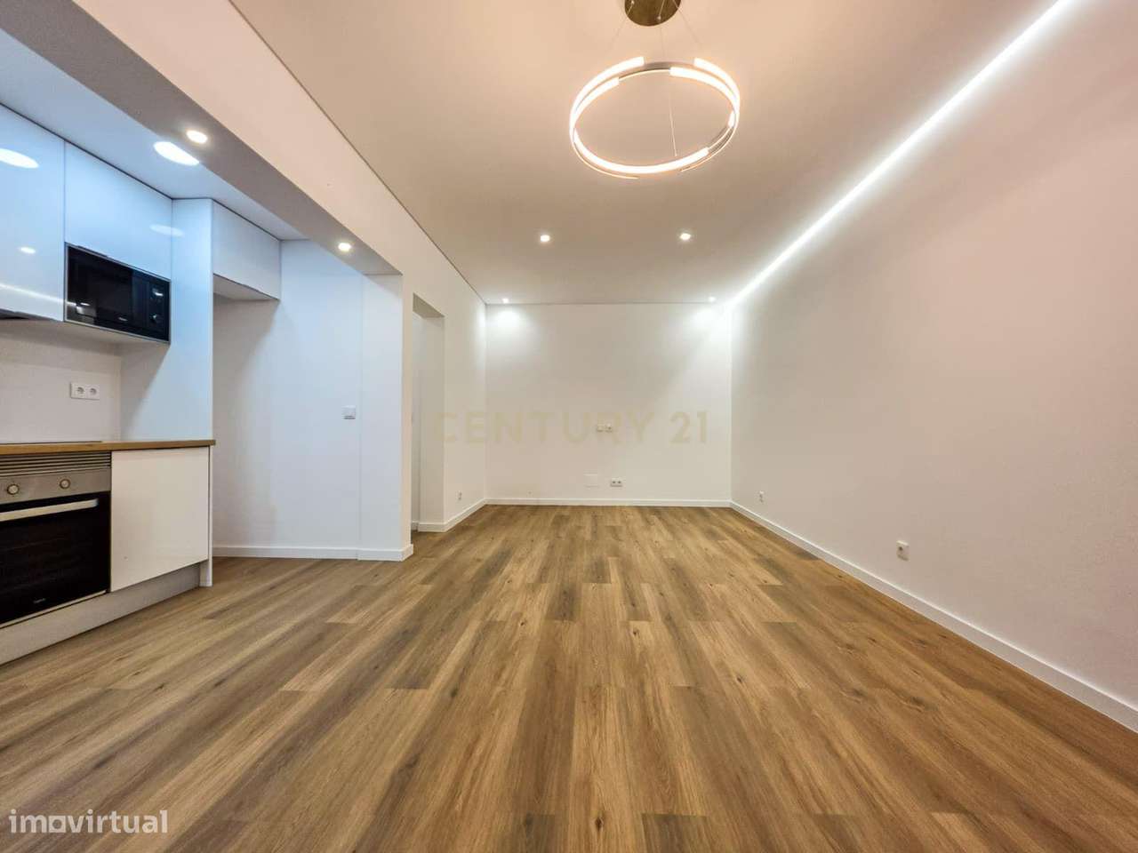 Apartamento Renovado em Setúbal com Vista para a Cidade-9