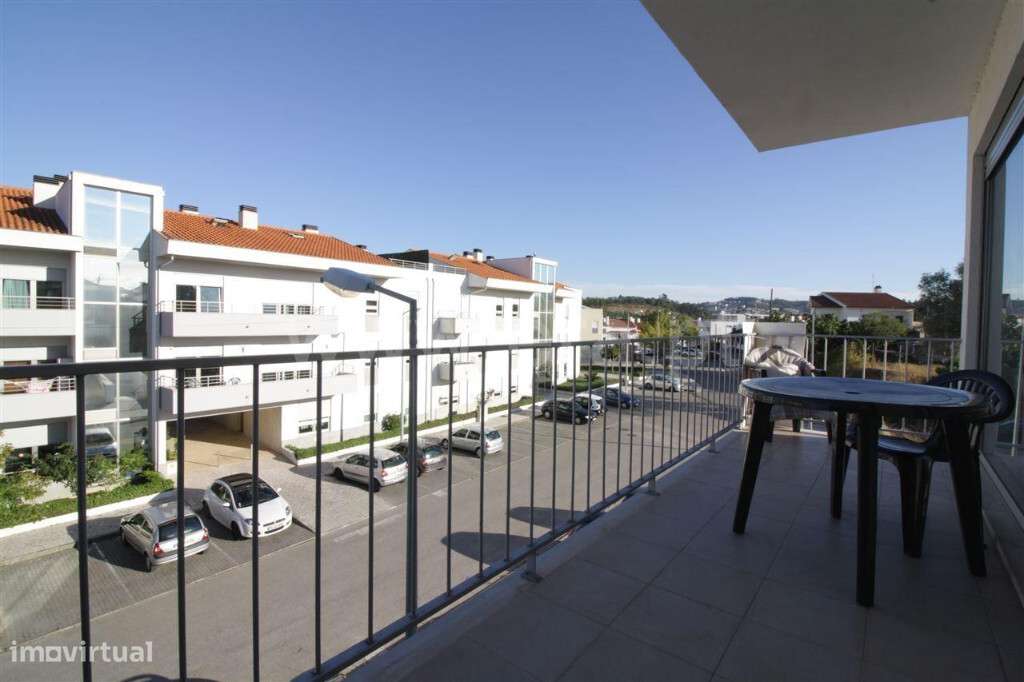 Apartamento T1+1 com garagem em zona de São Martinho do Bispo - Grande imagem: 3/10