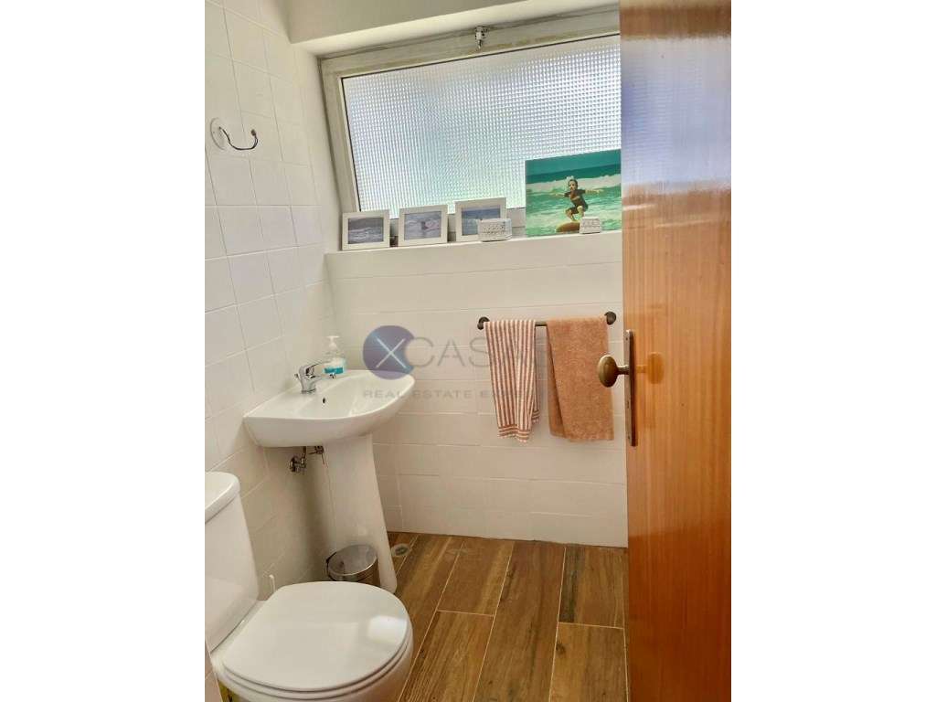 Moradia para remodelação, situada em Albarraque.-12