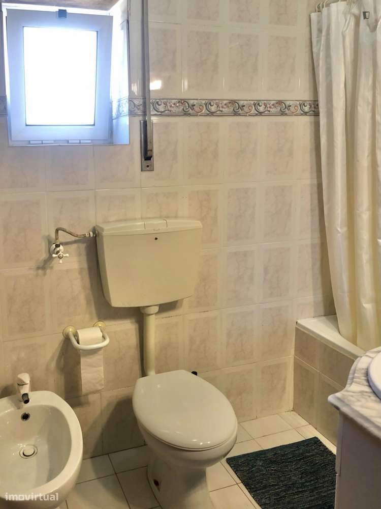 Quarto - localizado em Olivais Coimbra - Grande imagem: 2/9