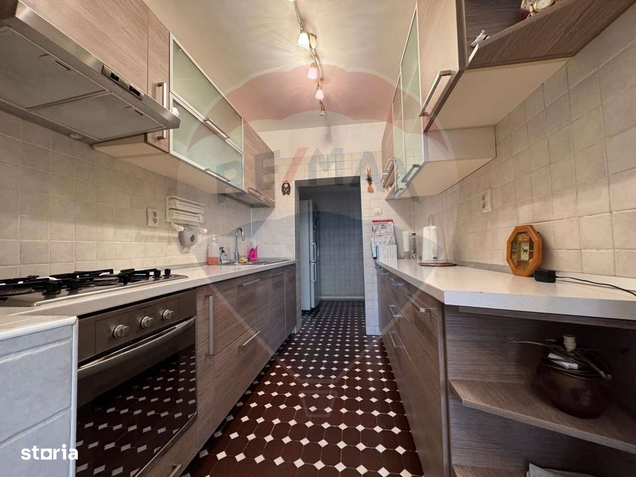 Casă / Vilă cu 8 camere de vânzare în zona Industriilor/Republica - Imagine principală: 4/18