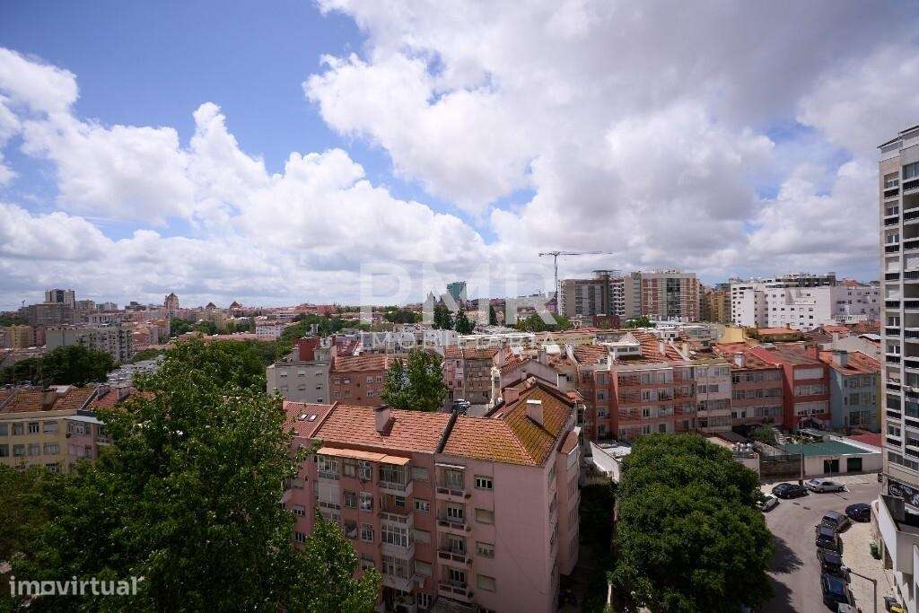Apartamento T5 (ex T6) Avenida Estados Unidos da América-16