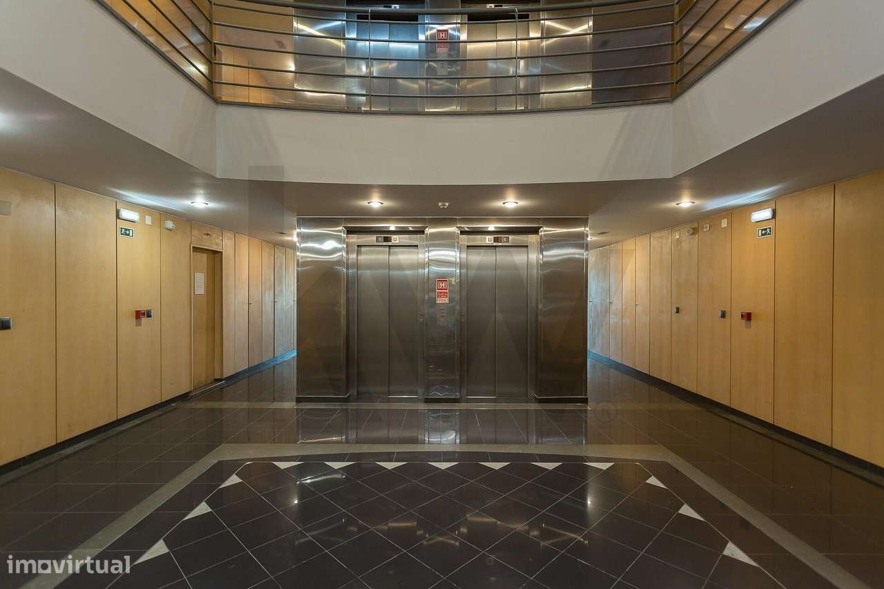 Praça de Espanha | T1 c/ estacionamento e varanda em Edf. de prestígio-22