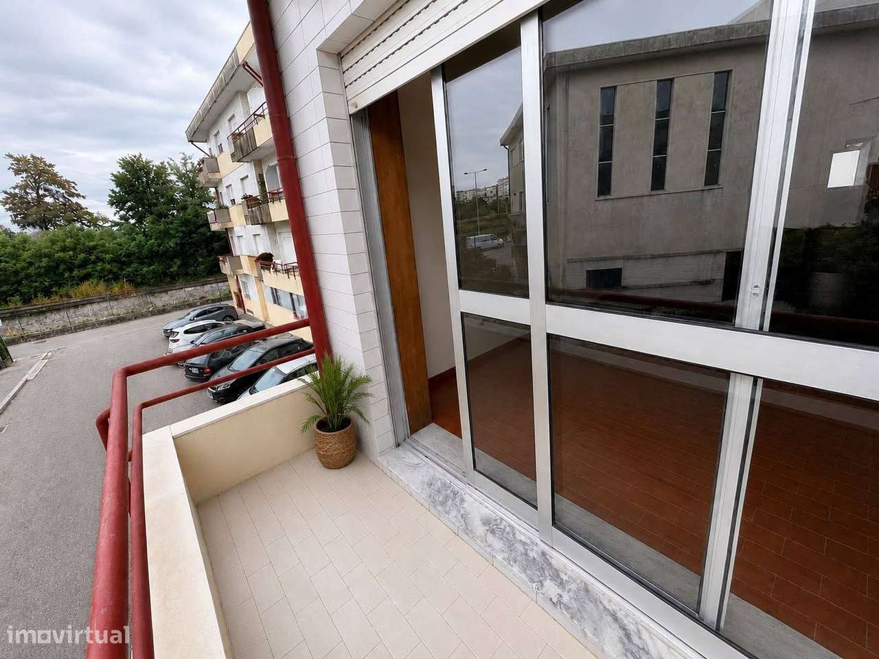 Apartamento T3 Rio Tinto com lugar de garagem e varanda-10