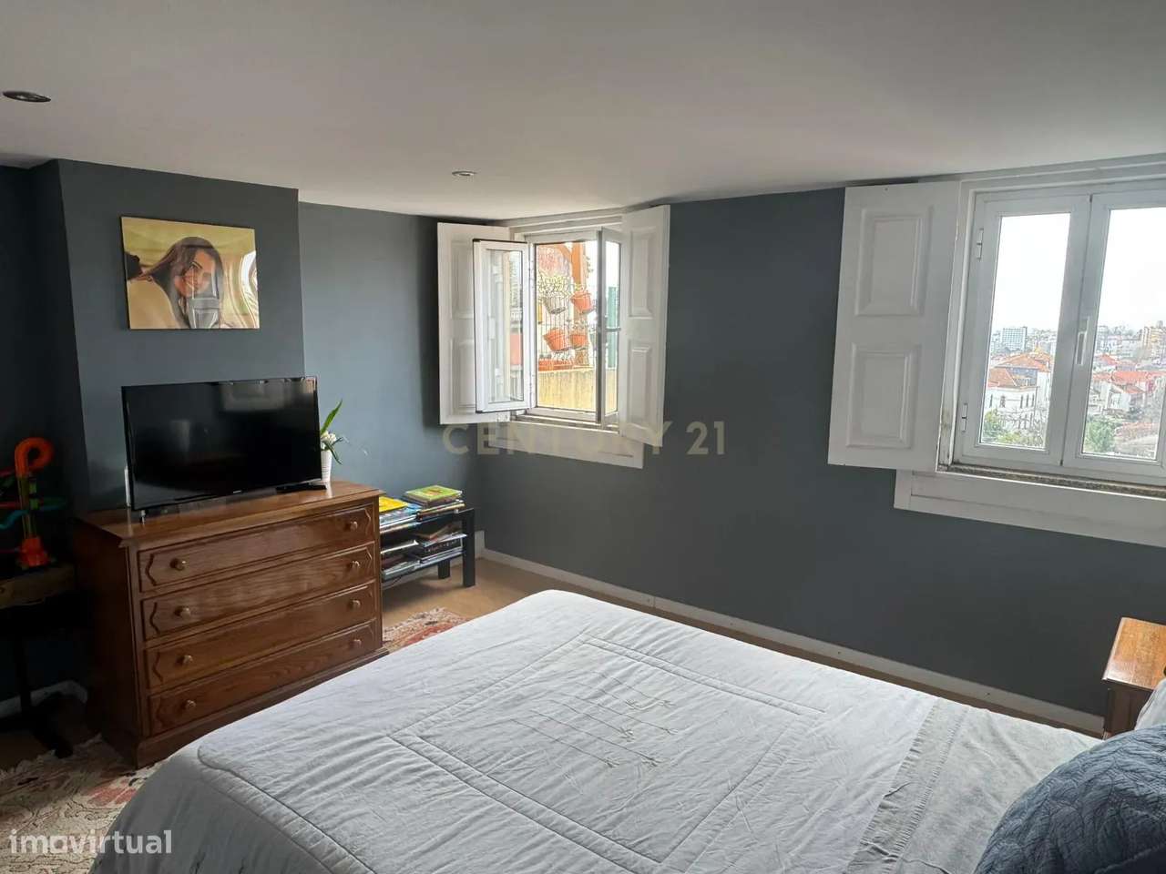 Prédio de Charme na Praça da República – Centro do Porto-13