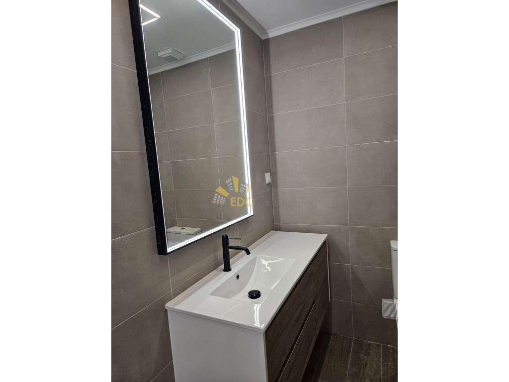 Apartamento T2 Remodelado | Localizado em Almada | Não perca a opor...-10