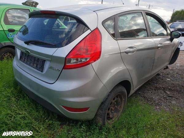 Dezmembrez Ford Fiesta 2010 1.6tdci - 1