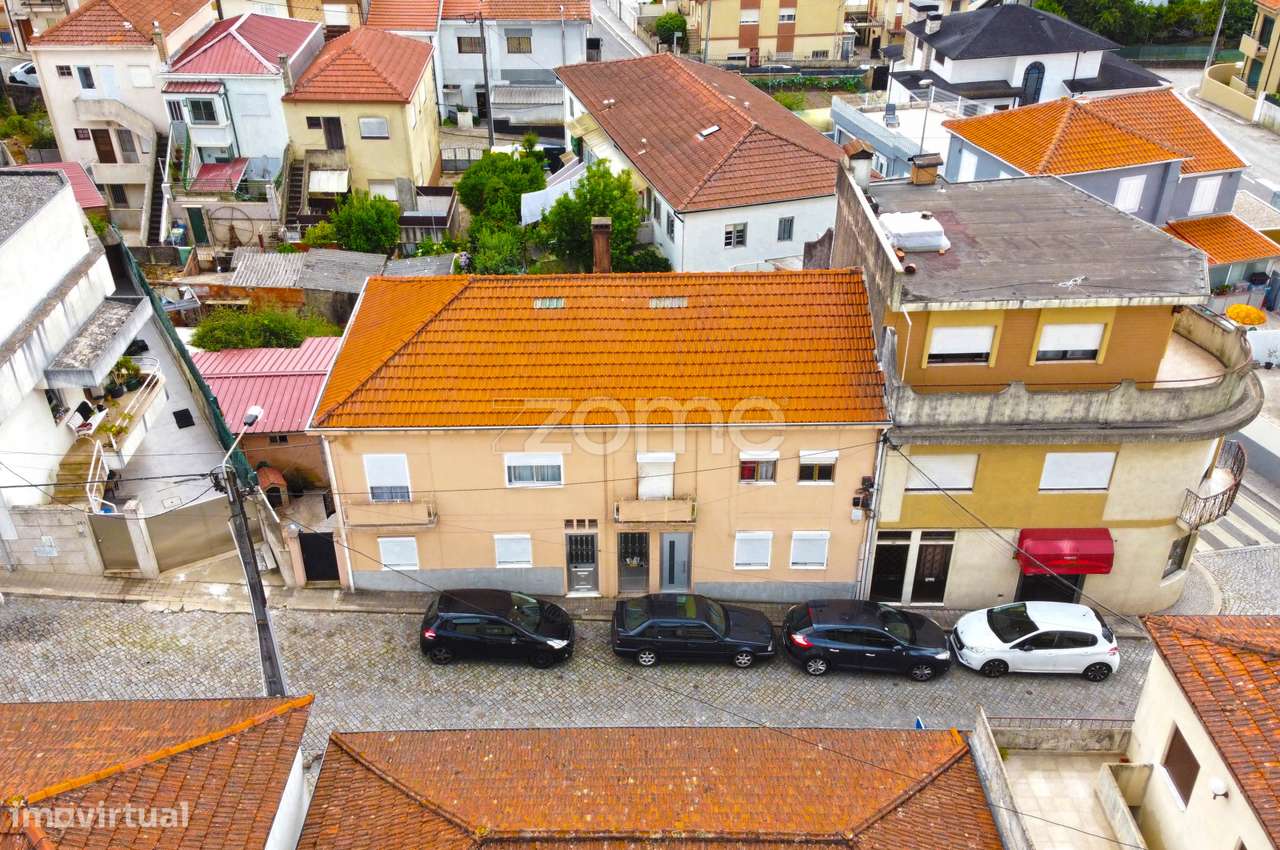 Prédio com 2 apartamentos e logradouro - Águas Santas, Maia - Grande imagem: 4/33