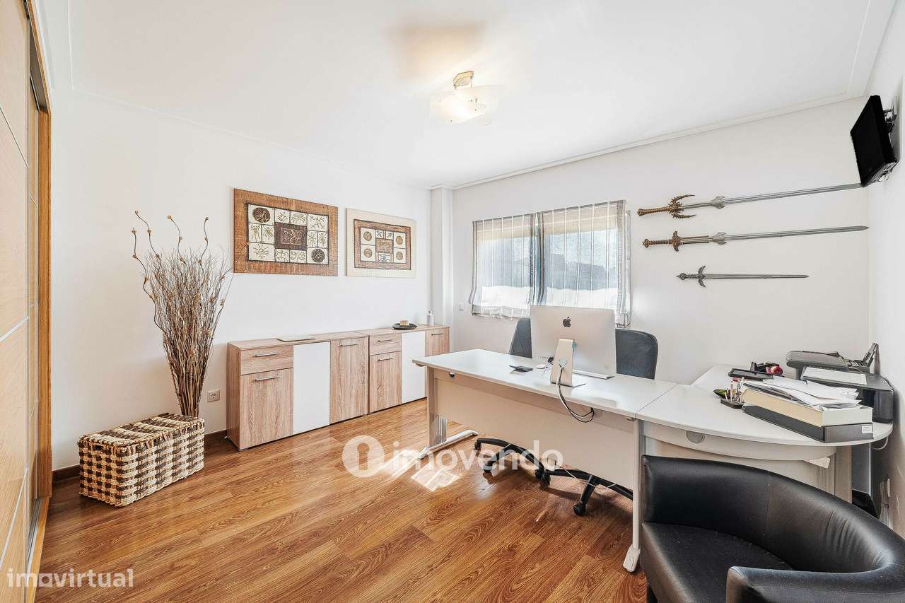 Apartamento T4 Duplex, com estacionamento e arrecadação, no Barreiro-12