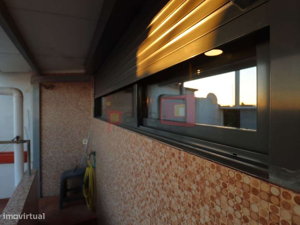 MORADIA CENTRO MONTIJO-13