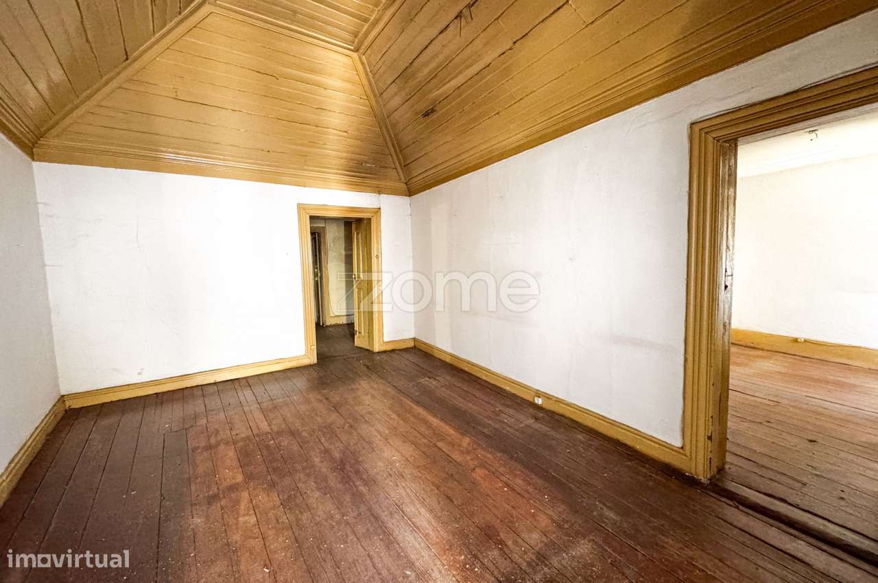 Casa Centenária Típica Transmontana para Remodelar – Alijó - Grande imagem: 2/18