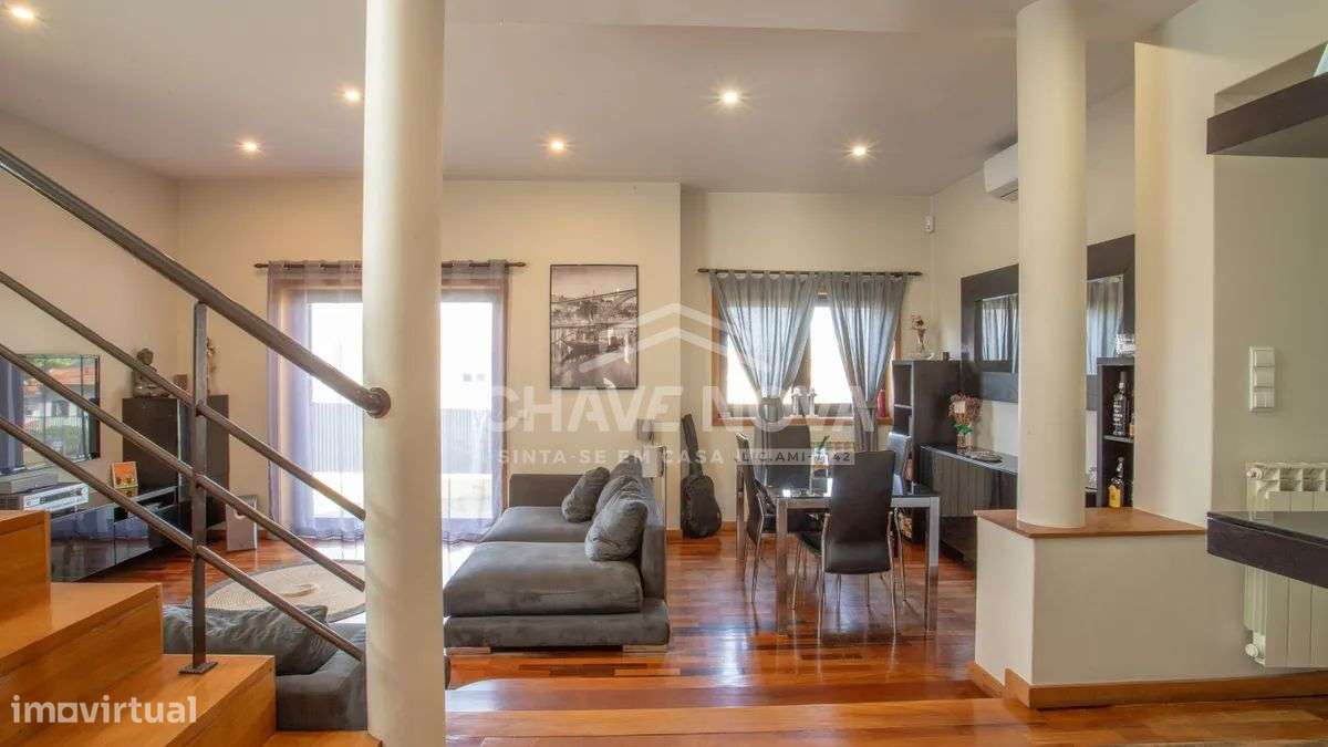 Moradia V3 de quatro frentes - Perosinho-9