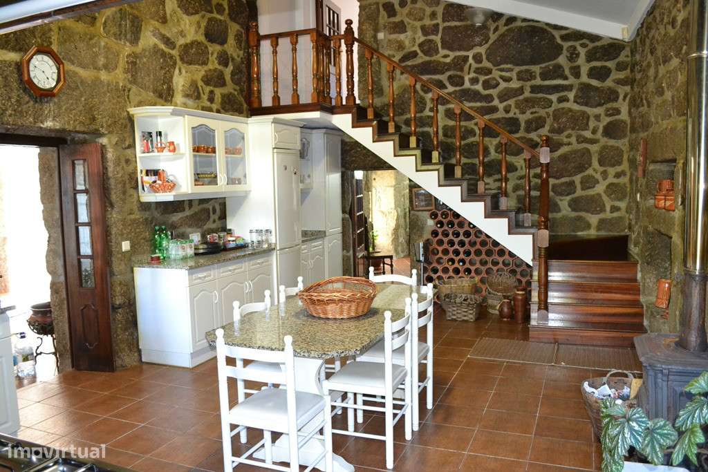 Tipologia T6, com 356m2 de área de habitação-12