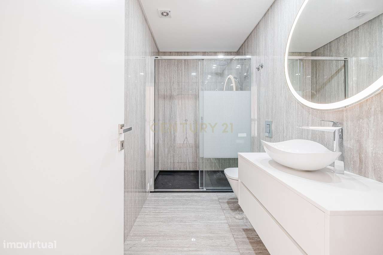 Moradia T4+1 Contemporânea com Piscina-47