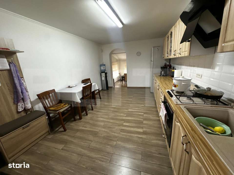 Casa spatioasa, aproape de centru, intr-o zona excelenta din Sebes - Imagine principală: 4/19