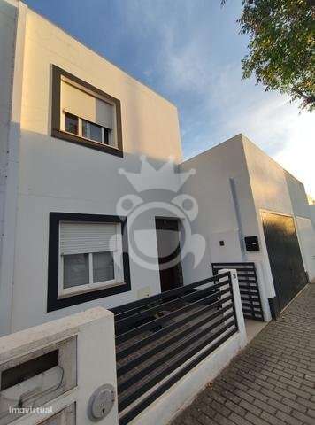 Espetacular moradia S. Pedro do Corval-0