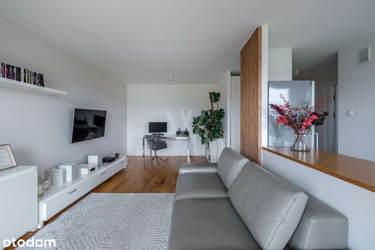 Przestronne, jasne wnętrze z miejscem i komórką. - Pełny obrazek: 3/20