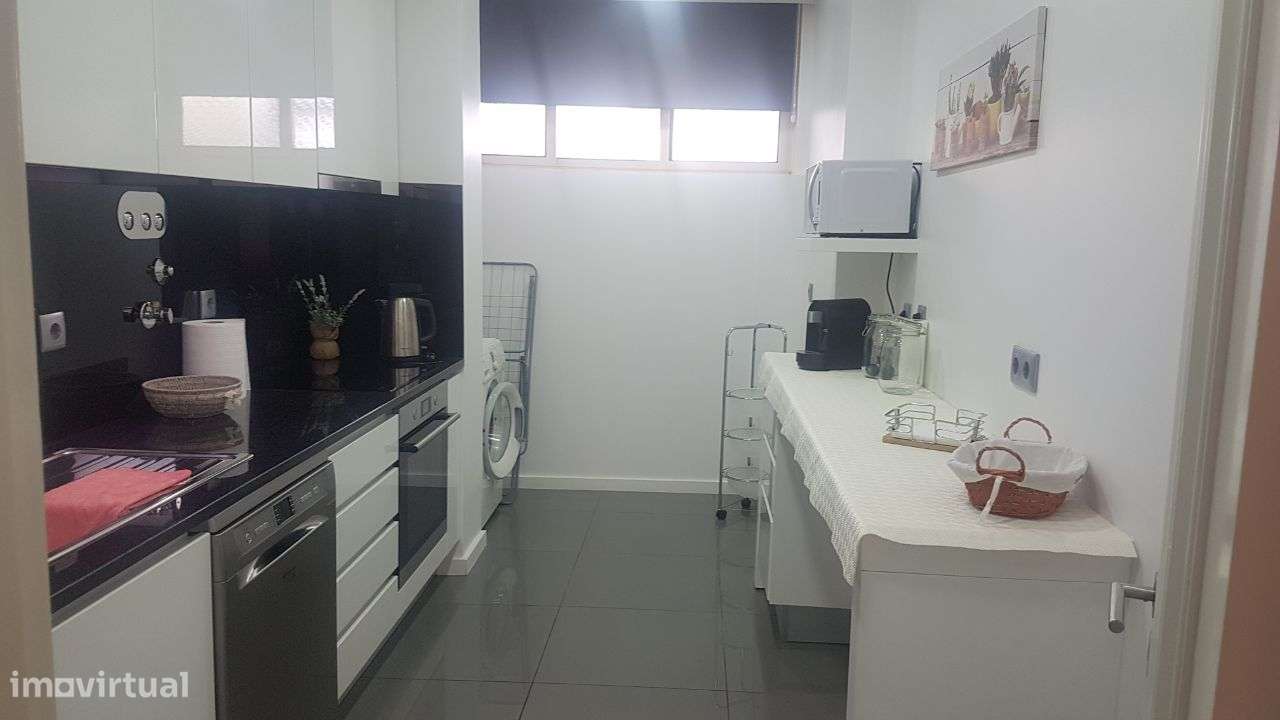 Arrenda-se t2 mobilado equipado lugar de garagem a 20 mts da praia - Grande imagem: 5/14