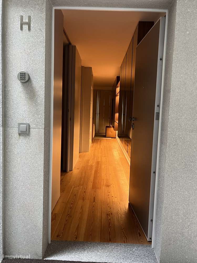 Arrendamento de apartamento T1 em rua da Vitória, 152 - Grande imagem: 4/44