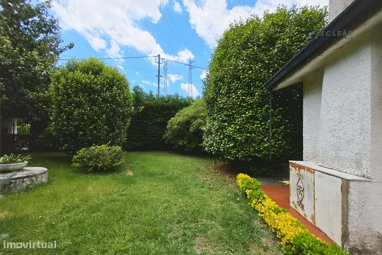 Quinta T4 com 3.670 m² de Terreno em Bitarães, Paredes-40