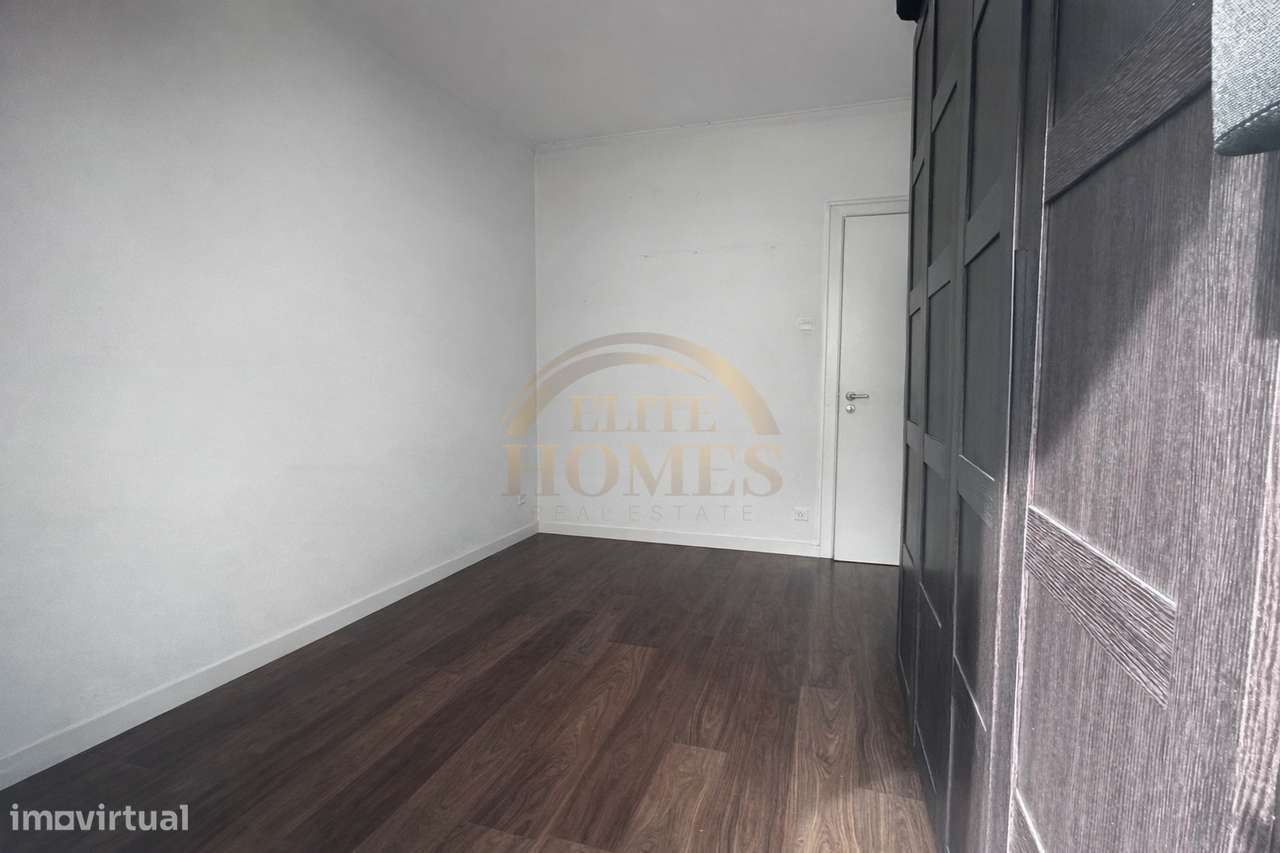 Apartamento T2 Moderno e Remodelado no Centro de Odivelas.-18