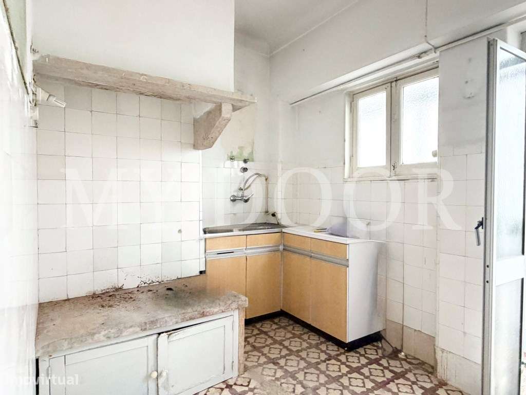 Apartamento T1 c/ potencial para transformar em T2 - Moscavide-8