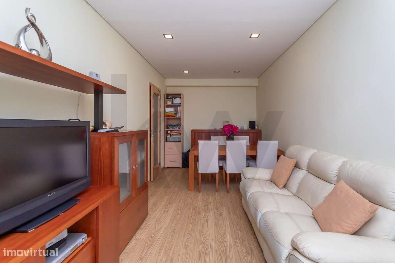 Venda | Apartamento T2 com varanda fechada com 21m2 | Benfica - Grande imagem: 4/25