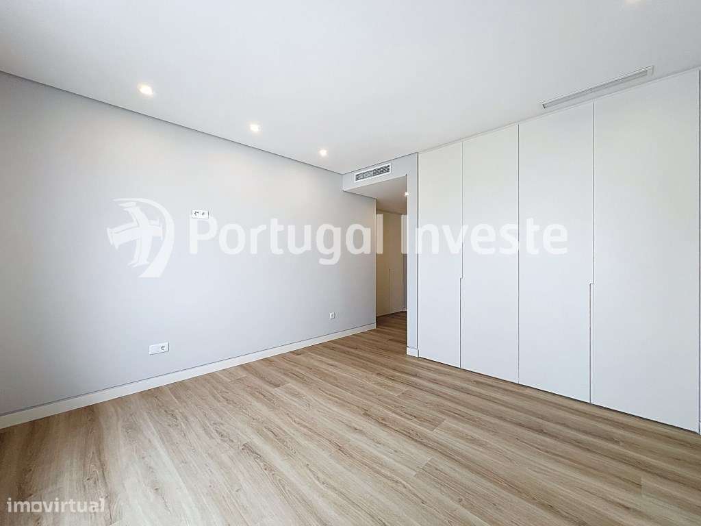 Sublime Duplex T4 com Mezanino no centro de Carcavelos-32