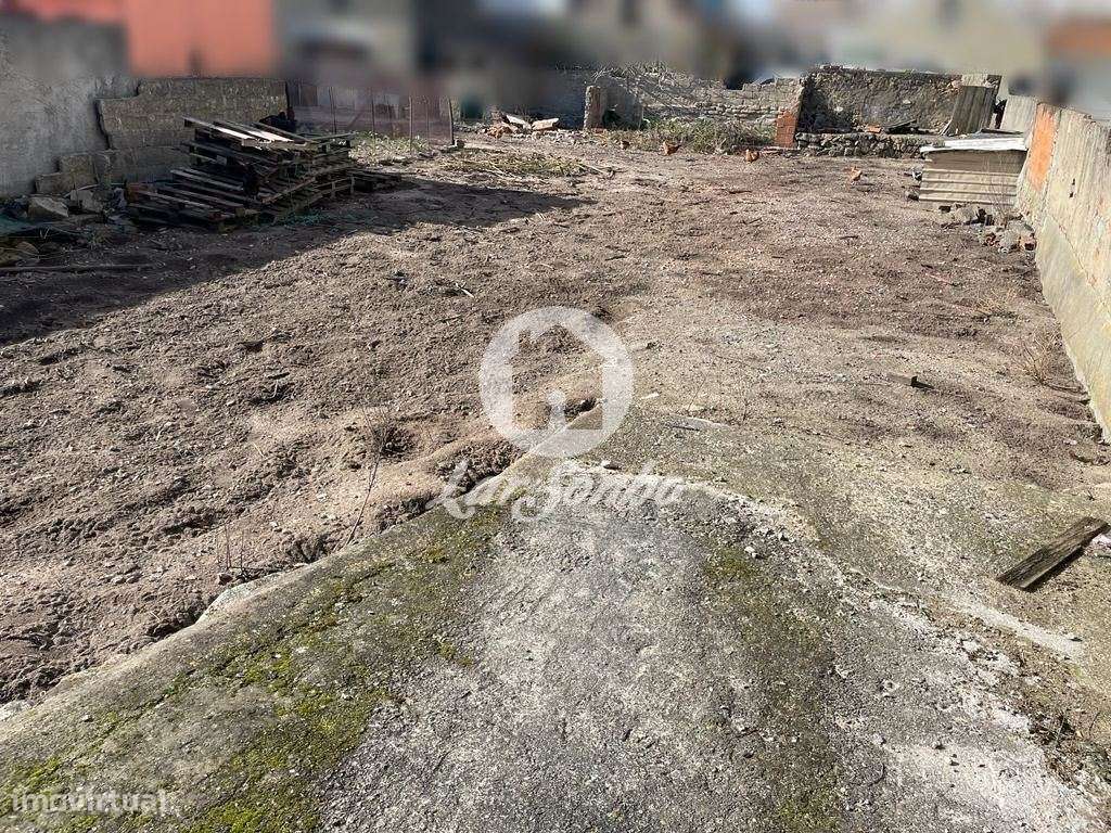 Moradia em banda com terreno de 751 m2 a 50m da praia de Aver-o-Mar... - Grande imagem: 4/7