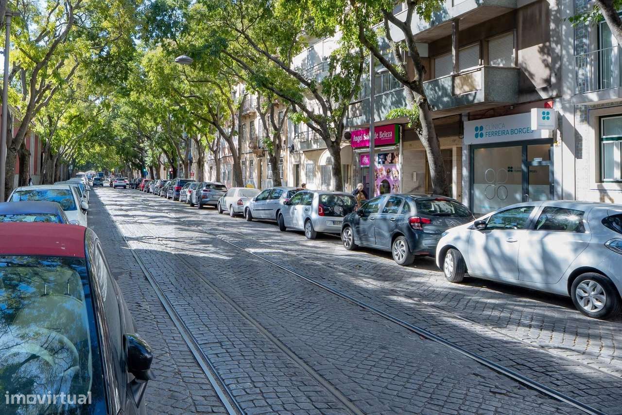 Investimento em Campo de Ourique – T2 Arrendado - Grande imagem: 1/11