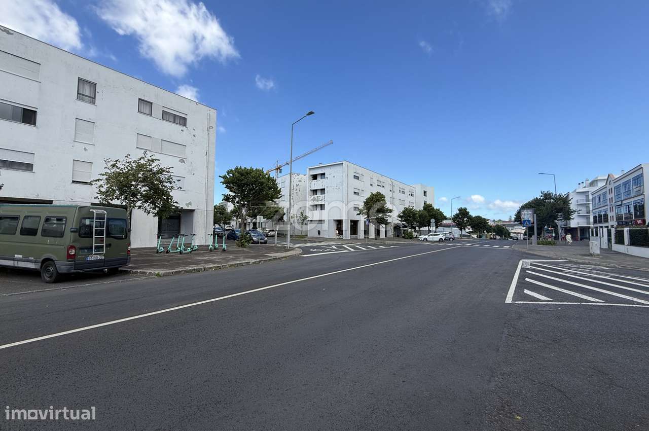Apartamento T2 renovado no Paim.-27