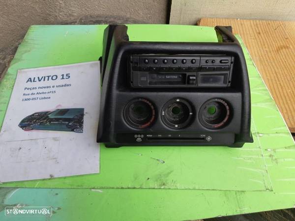 moldura do tablier com rádio Mercedes 190D - 1