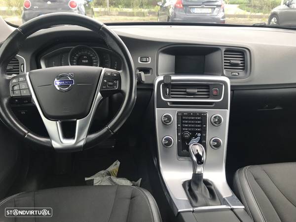 Volvo S60 2.0 D3 Momentum Geartronic - 8