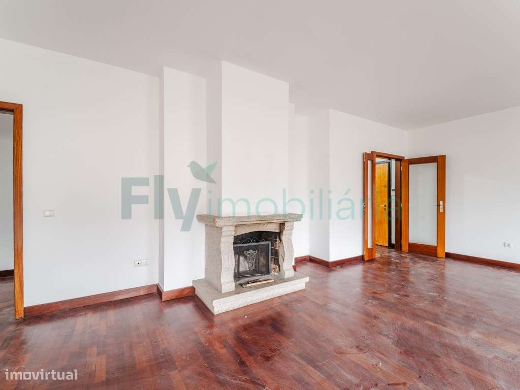 Excelente Apartamento T4 com Suite e Lugar de Garagem para 2 Carros-25