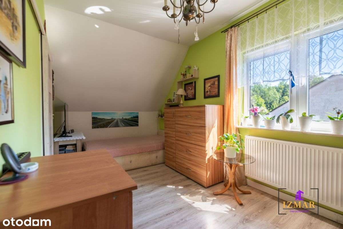 Funkcjonalny dom z 2 garażami i ogrodem-6