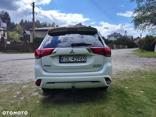 Mitsubishi Outlander - 10