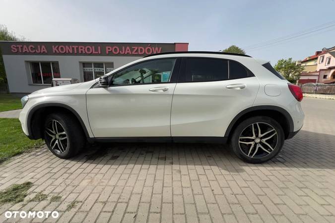 Mercedes-Benz GLA 200 - 9